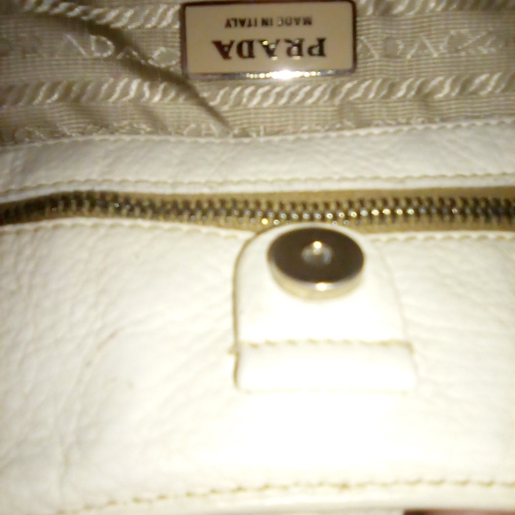 Prada large bag ivory with cream stripe snakeskin print latch in e.u.c - Picture 5 of 9